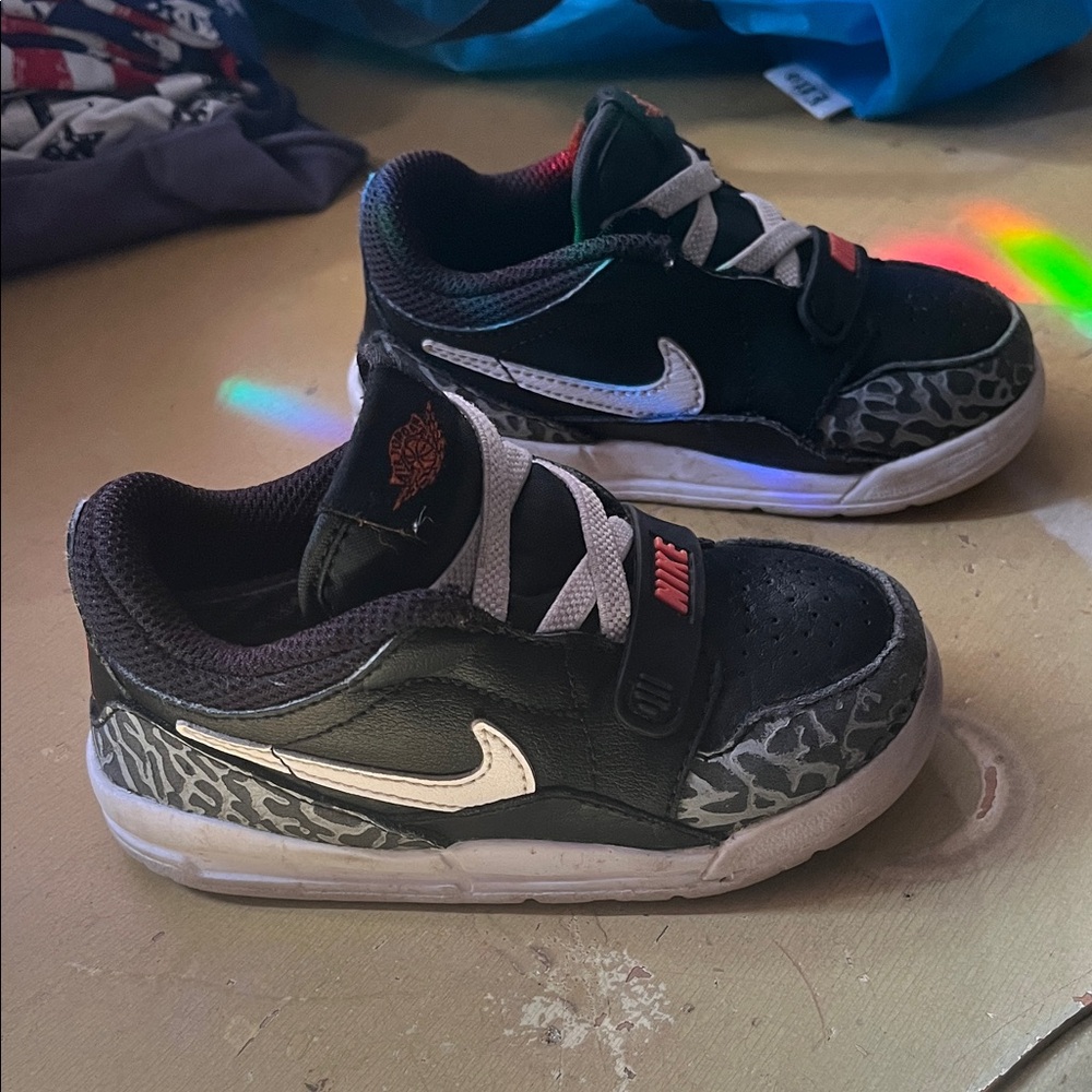 Nike Kids Black and Gray Sneakers